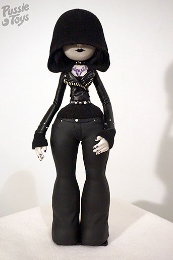 Obskure; SomeStrangeThings; Pussie Toys; Designer Toy; Toy Art; Barcelona; Some Strange Things; sculpt; Marcos Lorenzo; Barcelona; Clara Raurich