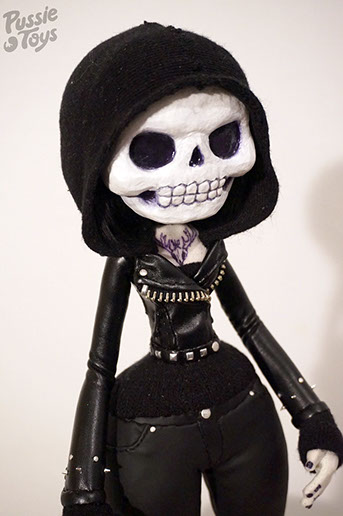 Obskure; SomeStrangeThings; Pussie Toys; Designer Toy; Toy Art; Barcelona; Some Strange Things; sculpt; Marcos Lorenzo; Barcelona; Clara Raurich