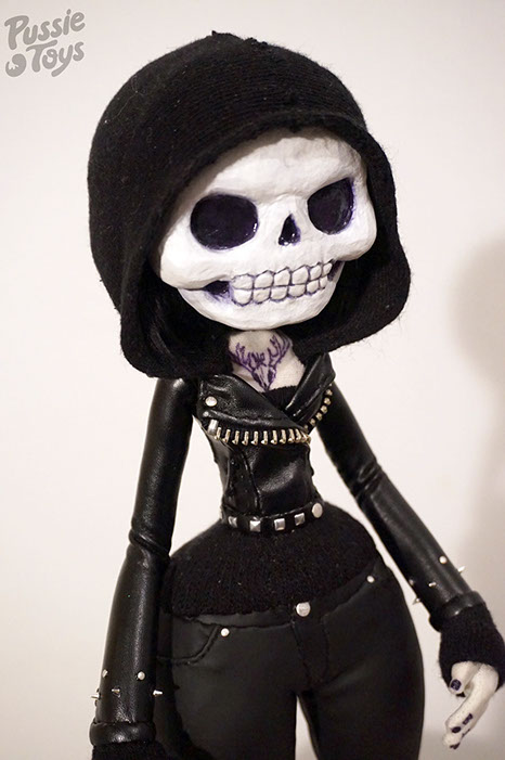 Obskure; SomeStrangeThings; Pussie Toys; Designer Toy; Toy Art; Barcelona; Some Strange Things; sculpt; Marcos Lorenzo; Barcelona; Clara Raurich