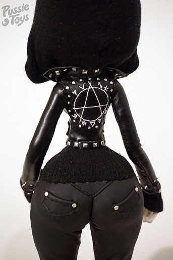 Obskure; SomeStrangeThings; Pussie Toys; Designer Toy; Toy Art; Barcelona; Some Strange Things; sculpt; Marcos Lorenzo; Barcelona; Clara Raurich