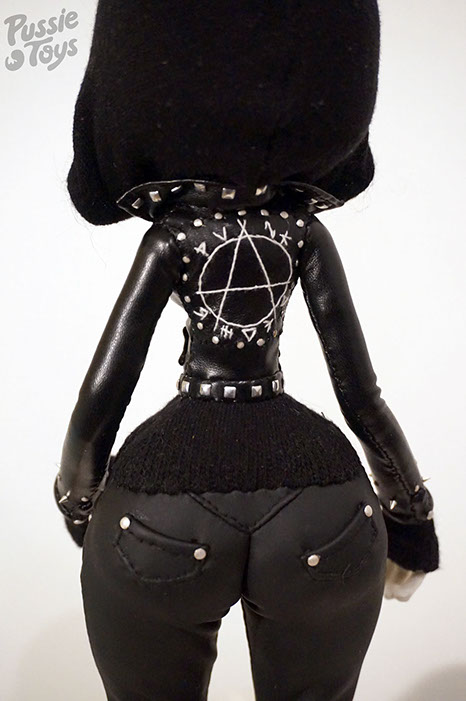 Obskure; SomeStrangeThings; Pussie Toys; Designer Toy; Toy Art; Barcelona; Some Strange Things; sculpt; Marcos Lorenzo; Barcelona; Clara Raurich