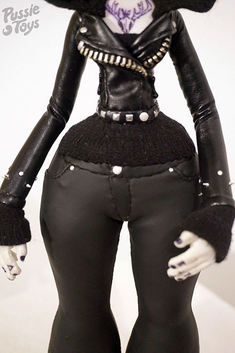 Obskure; SomeStrangeThings; Pussie Toys; Designer Toy; Toy Art; Barcelona; Some Strange Things; sculpt; Marcos Lorenzo; Barcelona; Clara Raurich