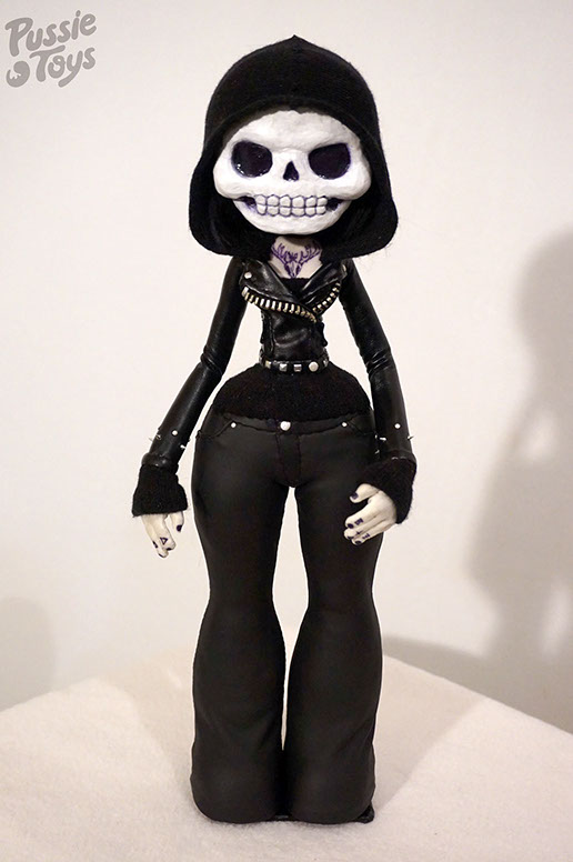 Obskure; SomeStrangeThings; Pussie Toys; Designer Toy; Toy Art; Barcelona; Some Strange Things; sculpt; Marcos Lorenzo; Barcelona; Clara Raurich