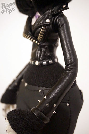 Obskure; SomeStrangeThings; Pussie Toys; Designer Toy; Toy Art; Barcelona; Some Strange Things; sculpt; Marcos Lorenzo; Barcelona; Clara Raurich