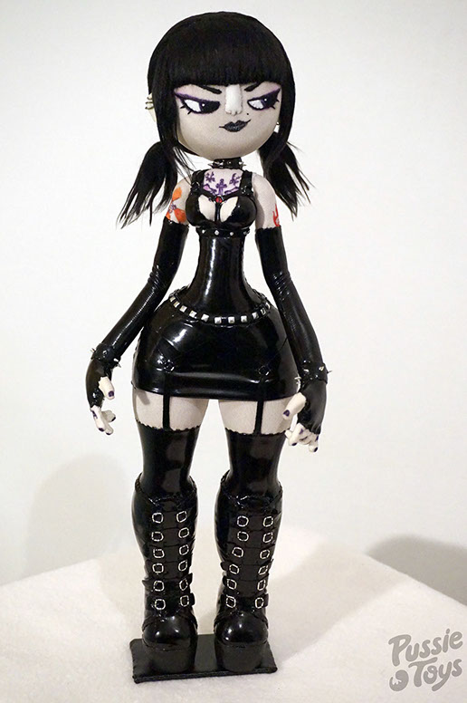 Three Times Never; SomeStrangeThings; Pussie Toys; Designer Toy; Toy Art; Barcelona; sculpt; Marcos Lorenzo; Barcelona; Clara Raurich