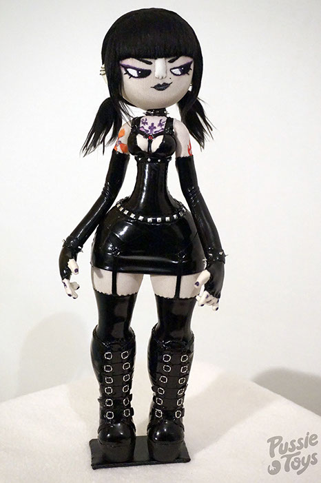 Three Times Never; SomeStrangeThings; Pussie Toys; Designer Toy; Toy Art; Barcelona; sculpt; Marcos Lorenzo; Barcelona; Clara Raurich